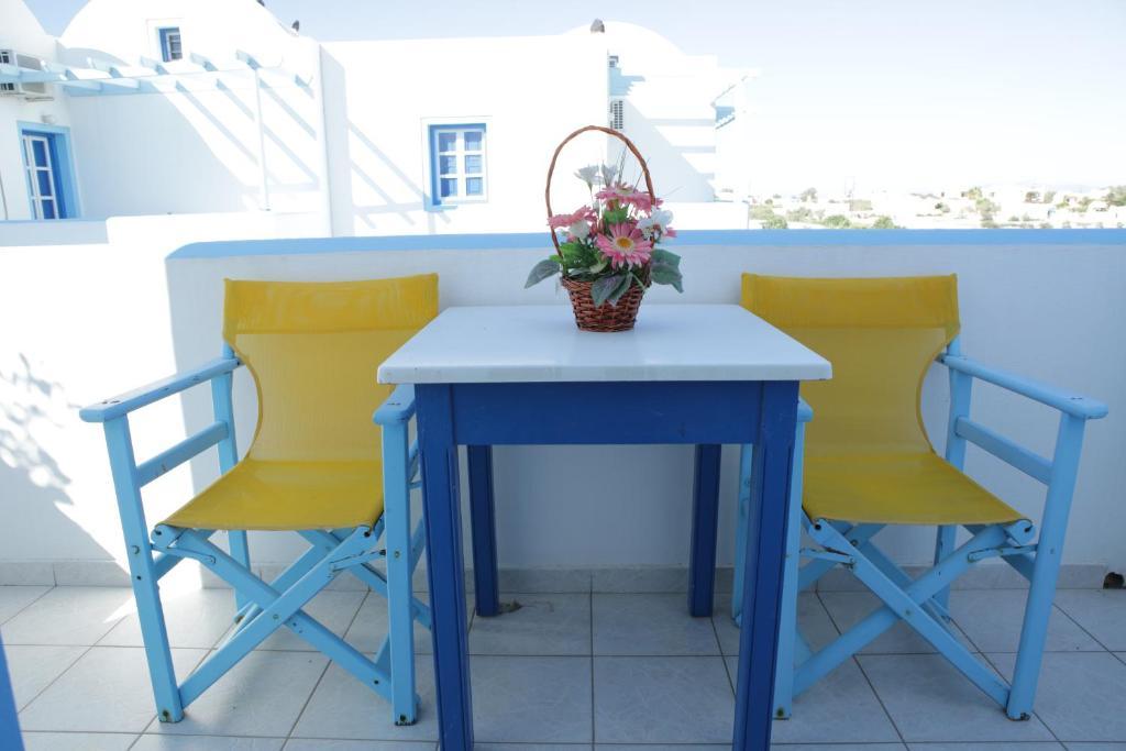 Studios Apartments Perivolos Стая снимка